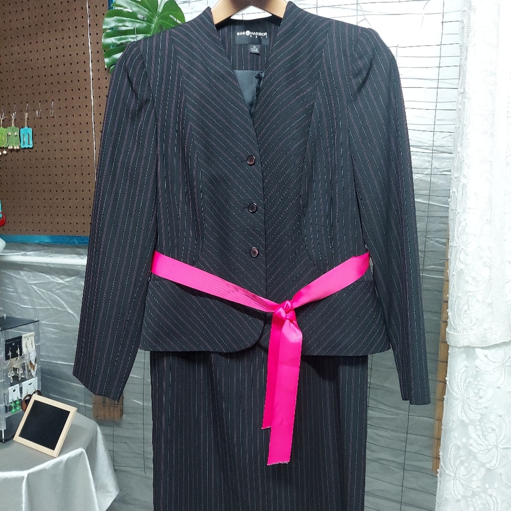 Sag Harbor 2 Piece Pinstriped Career Blazer Skirt Set Contrasting Pink Belt Plus - Picture 11 of 16